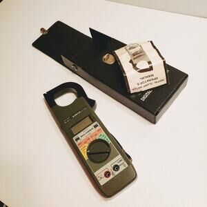 Elenco digital clamp meter ST-1000. New, in original case, with instructions.